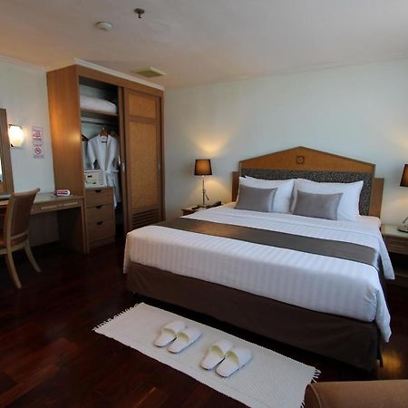 Grand Tower Inn Rama 6 Bangkok Bagian luar foto