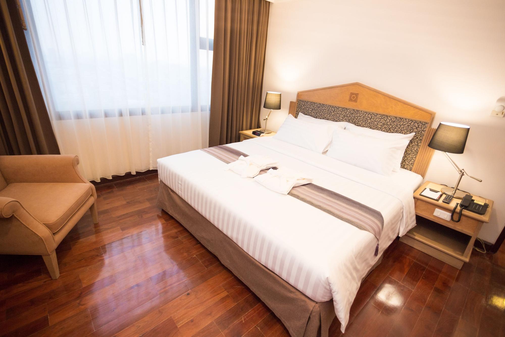 Grand Tower Inn Rama 6 Bangkok Bagian luar foto