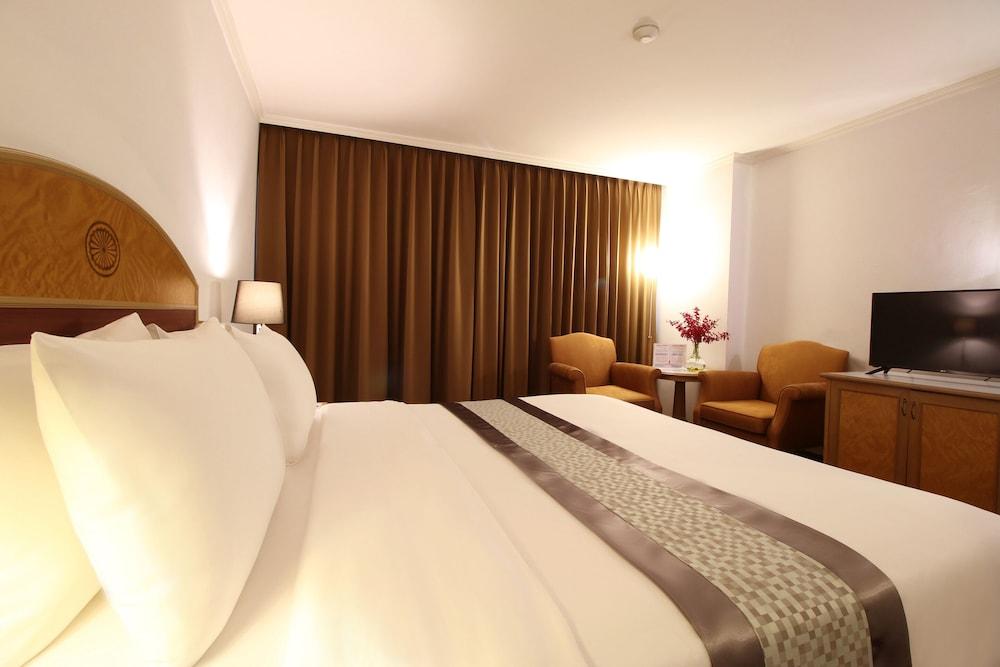 Grand Tower Inn Rama 6 Bangkok Bagian luar foto