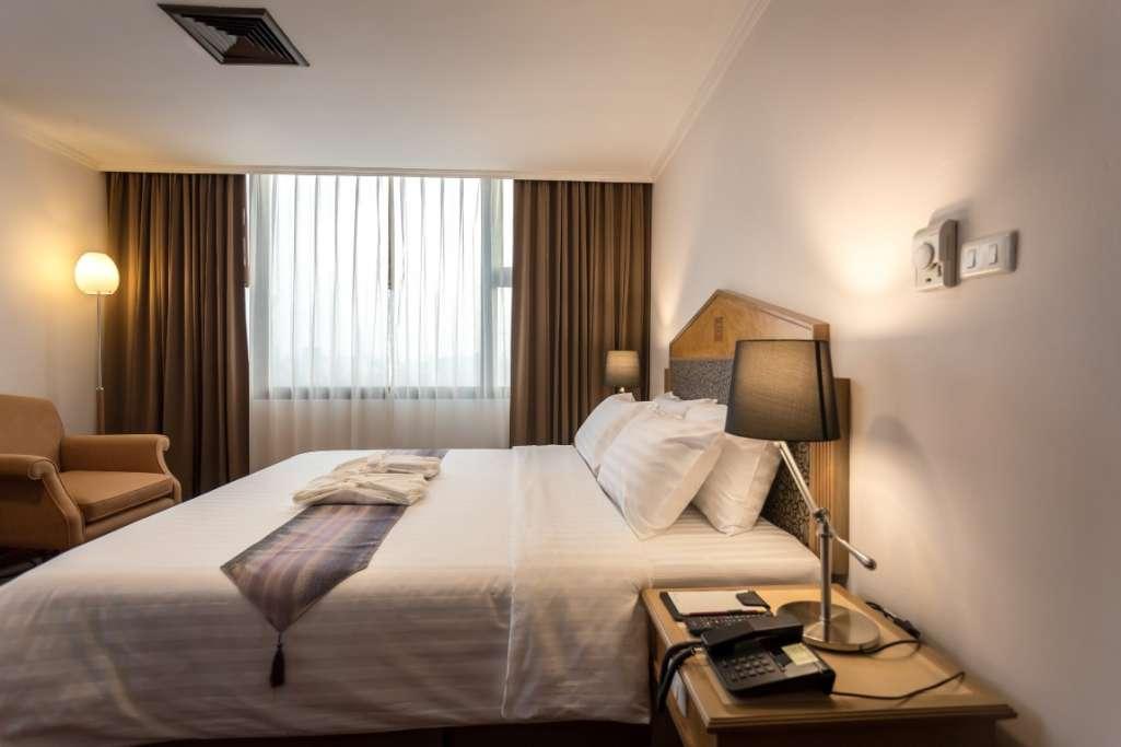Grand Tower Inn Rama 6 Bangkok Bagian luar foto