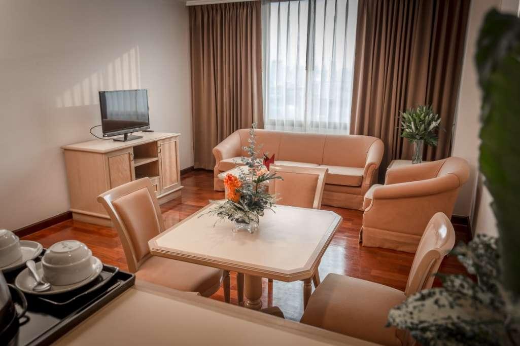 Grand Tower Inn Rama 6 Bangkok Bagian luar foto
