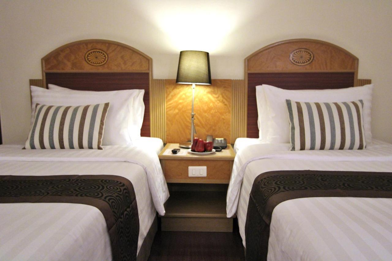 Grand Tower Inn Rama 6 Bangkok Bagian luar foto