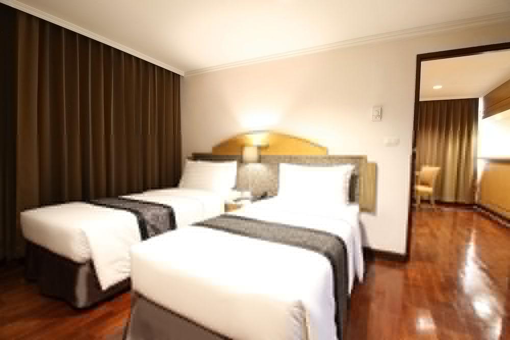 Grand Tower Inn Rama 6 Bangkok Bagian luar foto