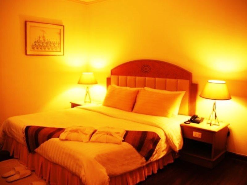 Grand Tower Inn Rama 6 Bangkok Bagian luar foto