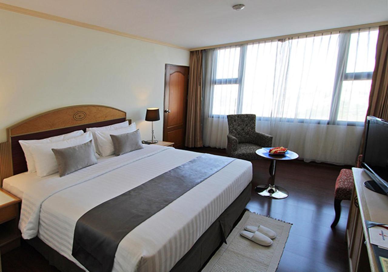 Grand Tower Inn Rama 6 Bangkok Bagian luar foto