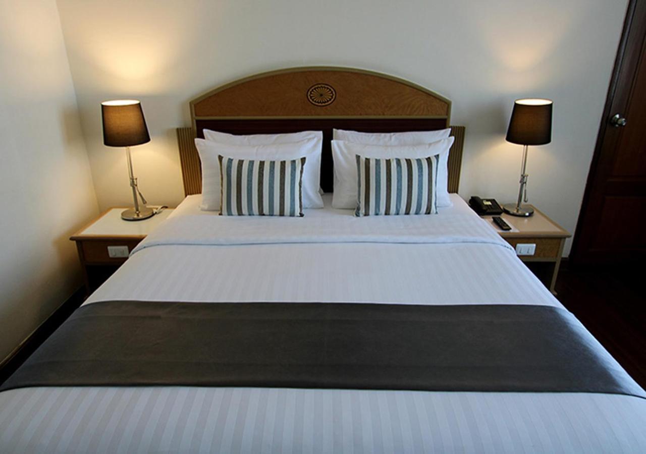 Grand Tower Inn Rama 6 Bangkok Bagian luar foto